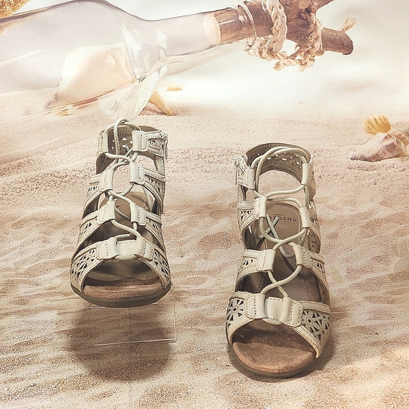 EARTH ORIGINS - Lace-up heeled 2” sandal, cream, size 8W - Picture 4 of 7